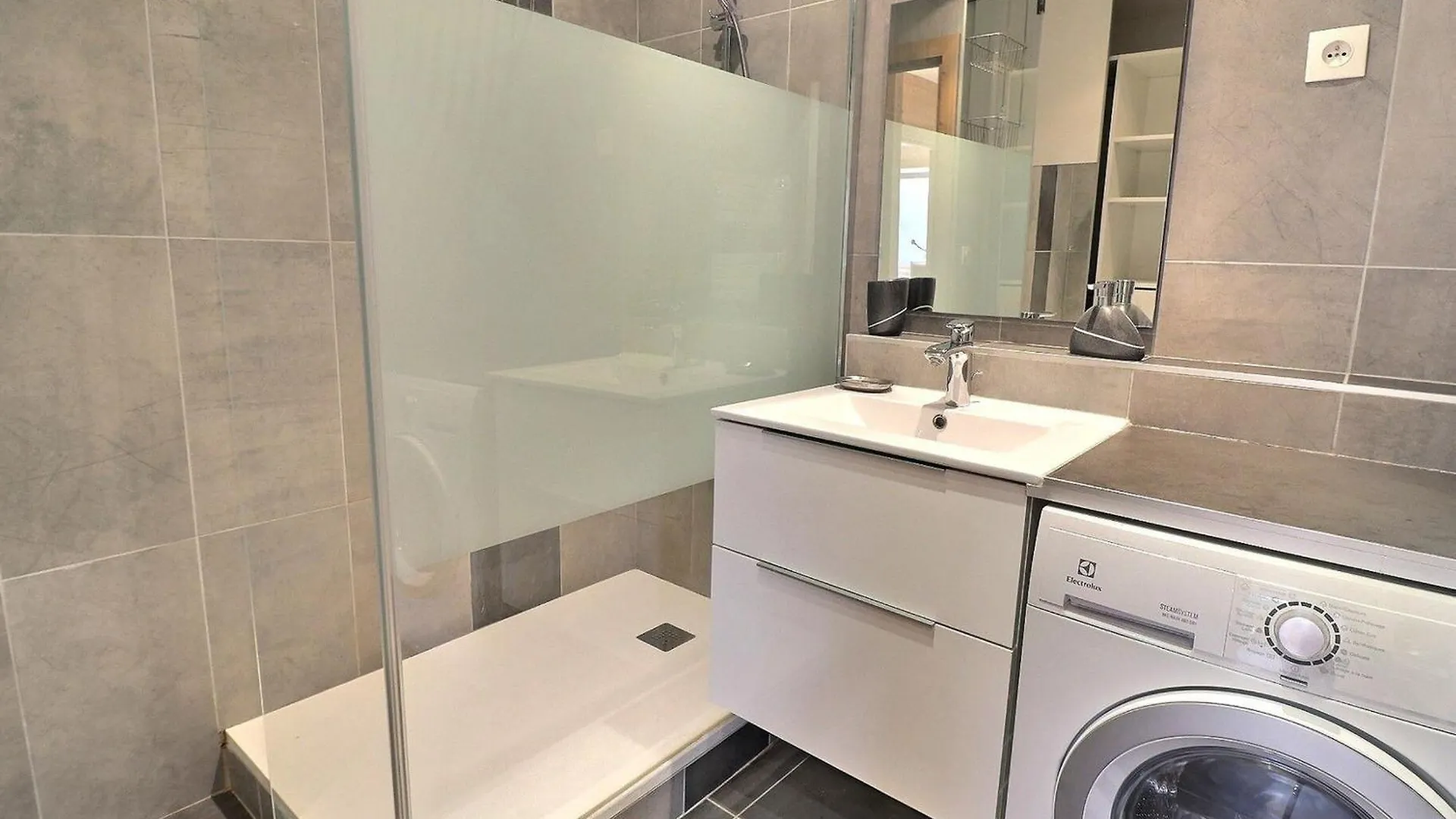 Charmant 3 Pieces A Meribel Avec Balcon Et Wifi Gratuit - Fr-1-182-243 Les Allues Apartman